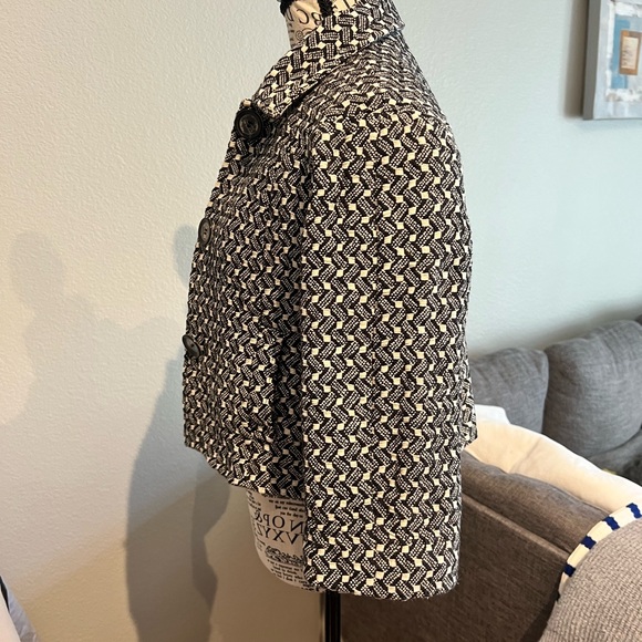 Chic Black and White Tweed Jacket - Picture 4 of 8
